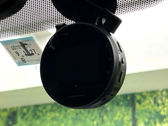 【ドライブレコーダー】ドライブレコーダー装備!走行中はもちろん、あおり運転や事故に遭遇した際、映像で記録し、万一のリスクに備えます。※記録用SDカードはお客様ご自身でご準備いただく必要があります。