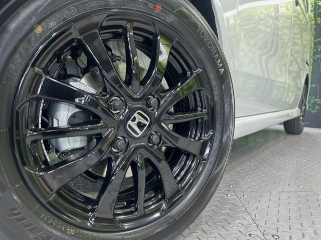 �y����14�C���`�A���~�z�C�[���z�O�ςɃ}�b�`���������A���~�z�C�[���𑕒����Ă���܂��B�e��ЊO�A���~�z�C�[����A�X�^�b�h���X�^�C�����戵�����Ă���܂��B���񂲑��k����������