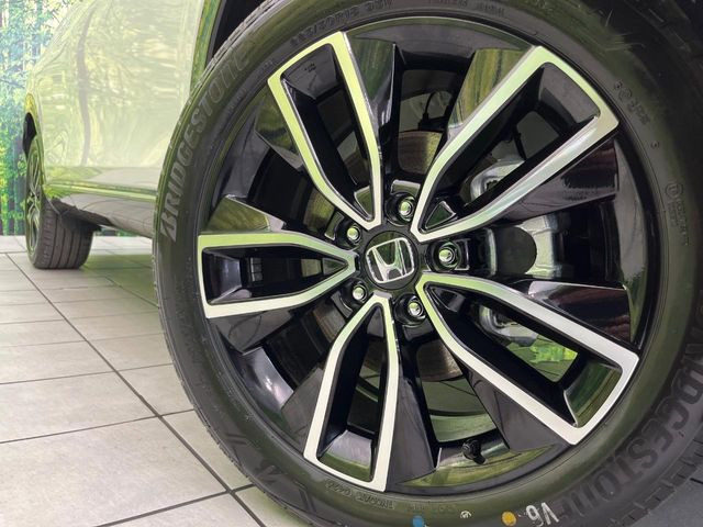 �y����18�C���`�A���~�z�C�[���z�O�ςɃ}�b�`���������A���~�z�C�[���𑕒����Ă���܂��B�e��ЊO�A���~�z�C�[����A�X�^�b�h���X�^�C�����戵�����Ă���܂��B���񂲑��k����������