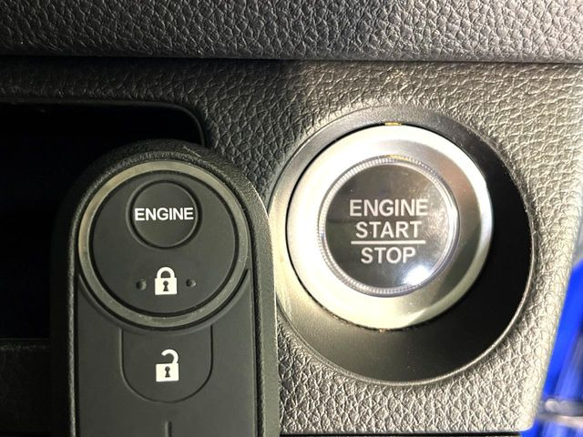 �yHonda�X�}�[�g�L�[�z�J�o����|�P�b�g�ɓ��ꂽ�܂܂ł��h�A�̎{���E�������\�ȃX�}�[�g�L�[�𑕔��B�G���W���̃I���E�I�t�����J�M�����o���K�v����������Ƃ��Ă��֗��ł���