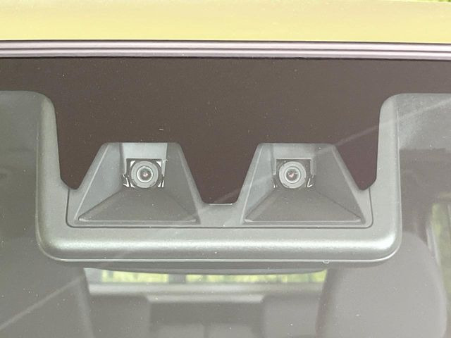 【スマートアシスト】走行中に前方の車両等を認識し、衝突しそうな時は警報とブレーキで衝突回避と被害軽減をアシスト。より安全にドライブをお楽しみいただけます。
