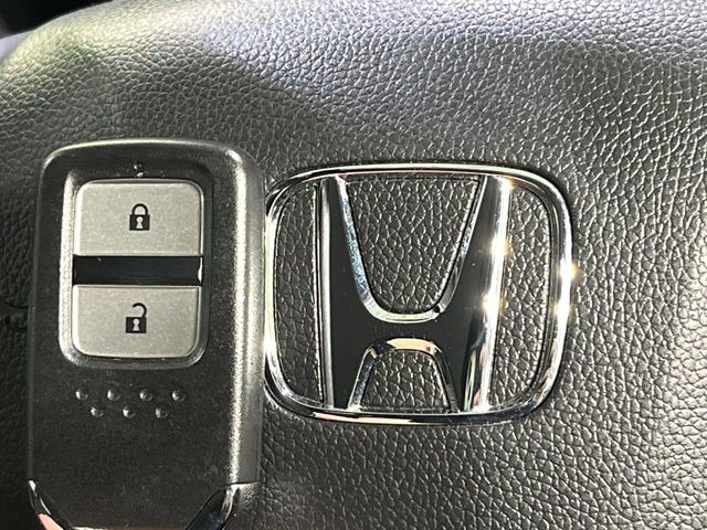 �yHonda�X�}�[�g�L�[�z�J�o����|�P�b�g�ɓ��ꂽ�܂܂ł��h�A�̎{���E�������\�ȃX�}�[�g�L�[�𑕔��B�G���W���̃I���E�I�t�����J�M�����o���K�v����������Ƃ��Ă��֗��ł���