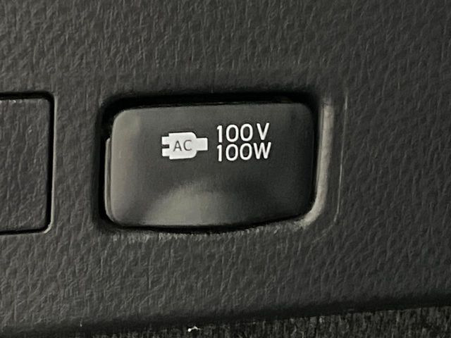 【アクセサリーコンセント】キャンプやスポーツ、アウトドアでのアクティビティはもちろん、災害・停電の際に助けにもなるAC100Vコンセントを装備♪ケータイやタブレット、ゲーム機器の充電にも♪