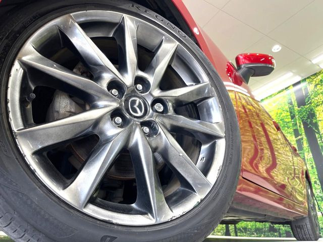 �y����18�C���`�A���~�z�C�[���z�O�ςɃ}�b�`���������A���~�z�C�[���𑕒����Ă���܂��B�e��ЊO�A���~�z�C�[����A�X�^�b�h���X�^�C�����戵�����Ă���܂��B���񂲑��k����������