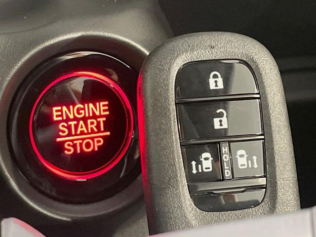 �yHonda�X�}�[�g�L�[�z�J�o����|�P�b�g�ɓ��ꂽ�܂܂ł��h�A�̎{���E�������\�ȃX�}�[�g�L�[�𑕔��B�G���W���̃I���E�I�t�����J�M�����o���K�v����������Ƃ��Ă��֗��ł���