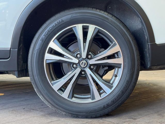 �y����18�C���`�A���~�z�C�[���z�O�ςɃ}�b�`���������A���~�z�C�[���𑕒����Ă���܂��B�e��ЊO�A���~�z�C�[����A�X�^�b�h���X�^�C�����戵�����Ă���܂��B���񂲑��k����������