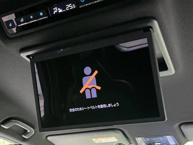 【フリップダウンモニター】大画面モニターで後席でもエンタメをお楽しみいただけます。小さなお子様にも大人気の装備です♪