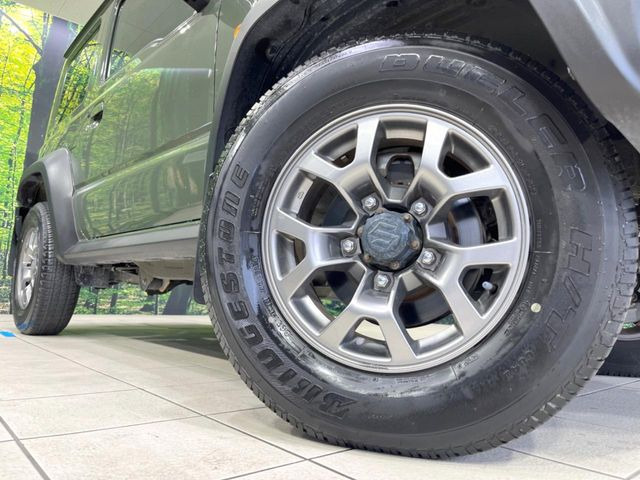 �y����15�C���`�A���~�z�C�[���z�O�ςɃ}�b�`���������A���~�z�C�[���𑕒����Ă���܂��B�e��ЊO�A���~�z�C�[����A�X�^�b�h���X�^�C�����戵�����Ă���܂��B���񂲑��k����������