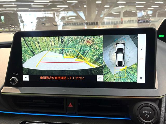 【パノラミックビューモニター】専用のカメラにより、上から見下ろしたような視点で360度クルマの周囲を確認することができます☆死角部分も確認しやすく、狭い場所での切り返しや駐車もスムーズに行えます。
