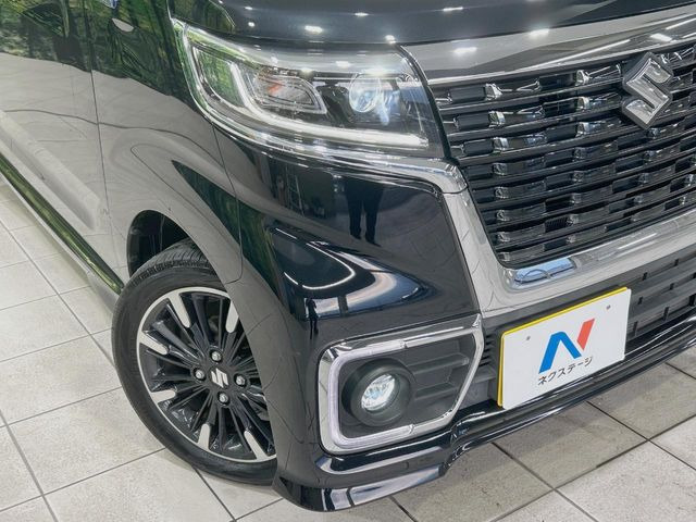 【LEDヘッドライト】悪天候や夜間走行時も良好な視界を確保し安心して運転できる高輝度LEDヘッドライトを装備!点灯速度が早く、消費電力も抑えられています。