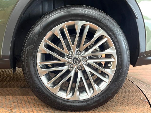 �y����20�C���`�A���~�z�C�[���z�O�ςɃ}�b�`���������A���~�z�C�[���𑕒����Ă���܂��B�e��ЊO�A���~�z�C�[����A�X�^�b�h���X�^�C�����戵�����Ă���܂��B���񂲑��k����������