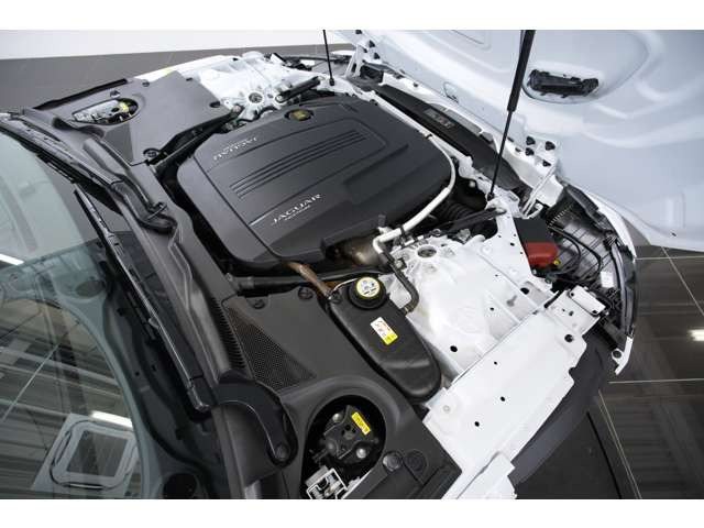 2.0L ����4�C��DOHC�^�[�{�A300ps/40.8kgm�A�S��&times;�S��&times;�S��mm 4470&times;1925&times;1315mm�A�ԗ��d�� 1660kg