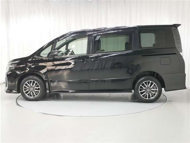 ヴォクシー2.0 ZS 4WD