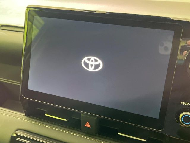 【10.5インチナビ】高級感とインパクトのある大画面ナビを装備。各種オーディオ操作はもちろん、スマホ連携もできる利便性の高いナビです♪