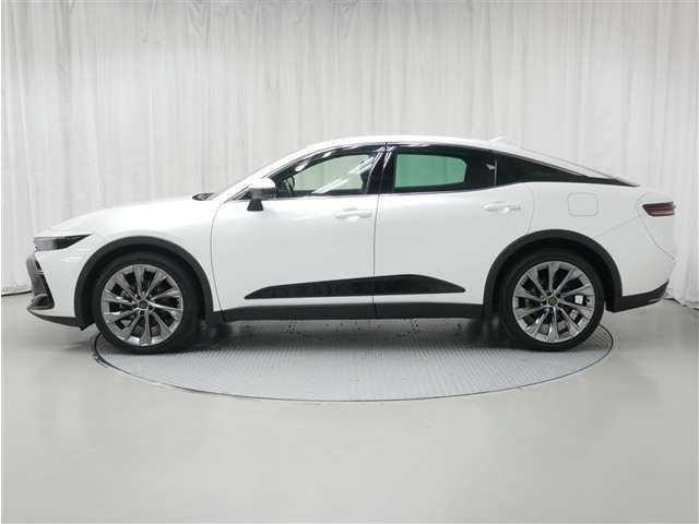 クラウンクロスオーバー2.5 G アドバンスト レザー パッケージ E-Four 4WD