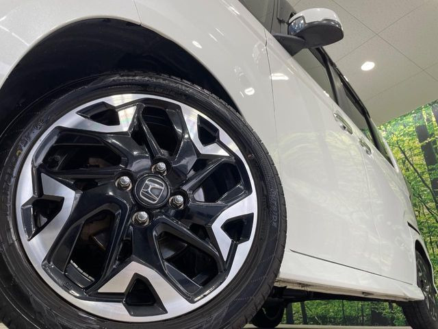 �y����15�C���`�A���~�z�C�[���z�O�ςɃ}�b�`���������A���~�z�C�[���𑕒����Ă���܂��B�e��ЊO�A���~�z�C�[����A�X�^�b�h���X�^�C�����戵�����Ă���܂��B���񂲑��k����������