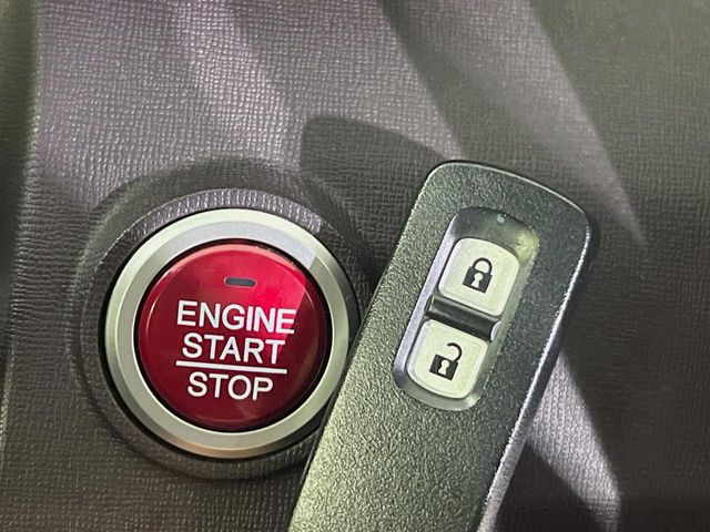 �yHonda�X�}�[�g�L�[�z�J�o����|�P�b�g�ɓ��ꂽ�܂܂ł��h�A�̎{���E�������\�ȃX�}�[�g�L�[�𑕔��B�G���W���̃I���E�I�t�����J�M�����o���K�v����������Ƃ��Ă��֗��ł���