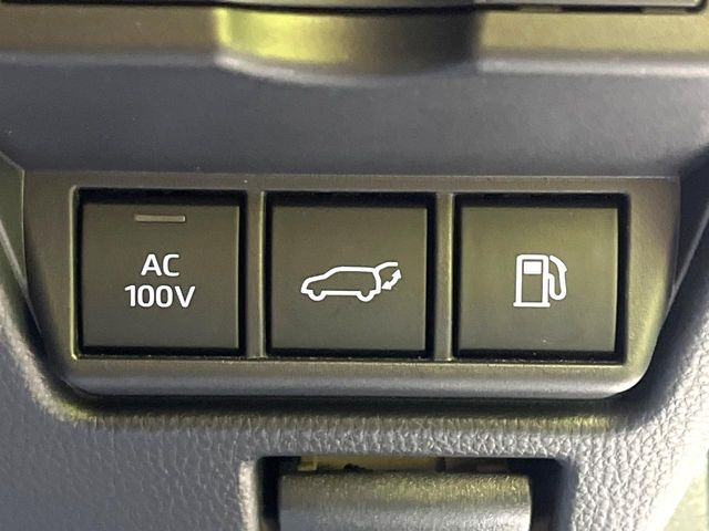 【パワーバックドア】スマートキーや運転席のボタンを押すだけでリアゲートが自動で開閉します!荷物を持っている時や、高い位置にあるバックドアを閉める際に便利な機能です♪