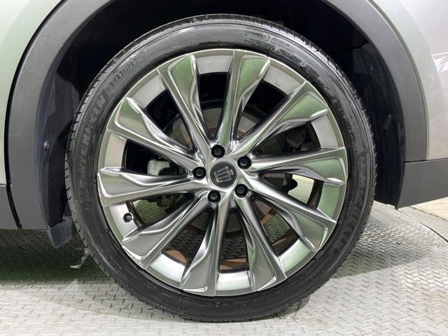 �y����21�C���`�A���~�z�C�[���z�O�ςɃ}�b�`���������A���~�z�C�[���𑕒����Ă���܂��B�e��ЊO�A���~�z�C�[����A�X�^�b�h���X�^�C�����戵�����Ă���܂��B���񂲑��k����������