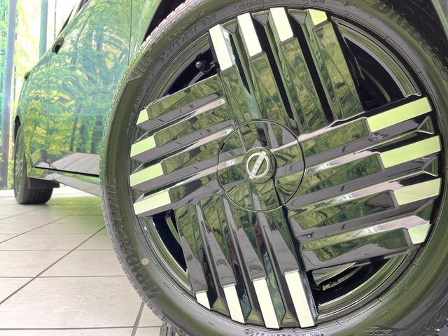 �y����17�C���`�A���~�z�C�[���z�O�ςɃ}�b�`���������A���~�z�C�[���𑕒����Ă���܂��B�e��ЊO�A���~�z�C�[����A�X�^�b�h���X�^�C�����戵�����Ă���܂��B���񂲑��k����������