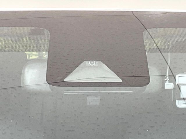 【トヨタセーフティセンス】走行中に前方の車両等を認識し、衝突しそうな時は警報とブレーキで衝突回避と被害軽減をアシスト。より安全にドライブをお楽しみいただけます。