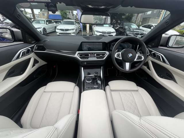 4シリーズカブリオレM440i Xドライブ 4WD