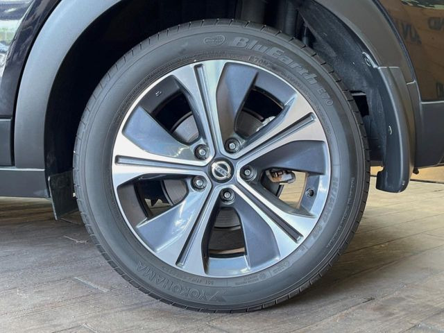 �y����17�C���`�A���~�z�C�[���z�O�ςɃ}�b�`���������A���~�z�C�[���𑕒����Ă���܂��B�e��ЊO�A���~�z�C�[����A�X�^�b�h���X�^�C�����戵�����Ă���܂��B���񂲑��k����������