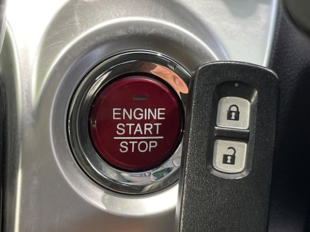 �yHonda�X�}�[�g�L�[�z�J�o����|�P�b�g�ɓ��ꂽ�܂܂ł��h�A�̎{���E�������\�ȃX�}�[�g�L�[�𑕔��B�G���W���̃I���E�I�t�����J�M�����o���K�v����������Ƃ��Ă��֗��ł���
