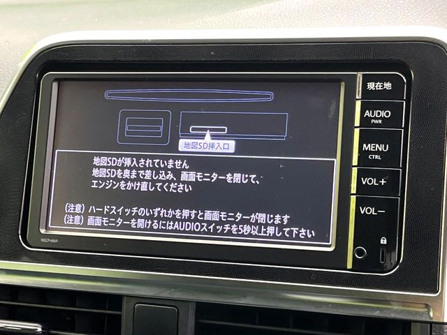 【純正ナビ】人気の純正ナビを装備しております。ナビの使いやすさはもちろん、オーディオ機能も充実!キャンプや旅行はもちろん、通勤や買い物など普段のドライブも楽しくなるはず♪