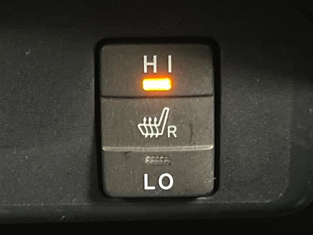【シートヒーター】寒い日に重宝するシートヒーター!エアコンより早く温まってくれるので寒がりの人も安心ですね♪エアコンの温風は乾燥するから苦手、という方にもをおすすめです。