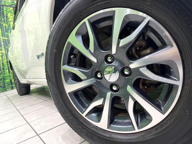 �y����15�C���`�A���~�z�C�[���z�O�ςɃ}�b�`���������A���~�z�C�[���𑕒����Ă���܂��B�e��ЊO�A���~�z�C�[����A�X�^�b�h���X�^�C�����戵�����Ă���܂��B���񂲑��k����������