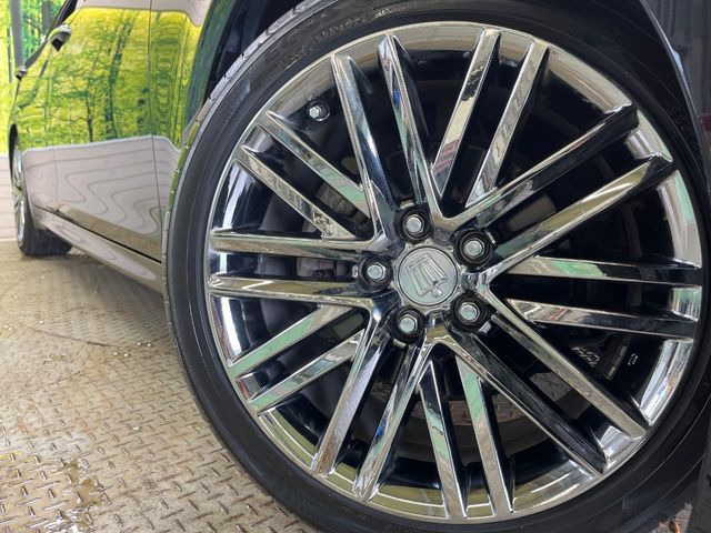 �y�����I�v�V����18�C���`�A���~�z�C�[���z�����I�v�V�����z�C�[���𑕒��B���s���\�̌���ɉ����A�O�ς����X�^�C���b�V���ɂȂ��Ă��܂��B