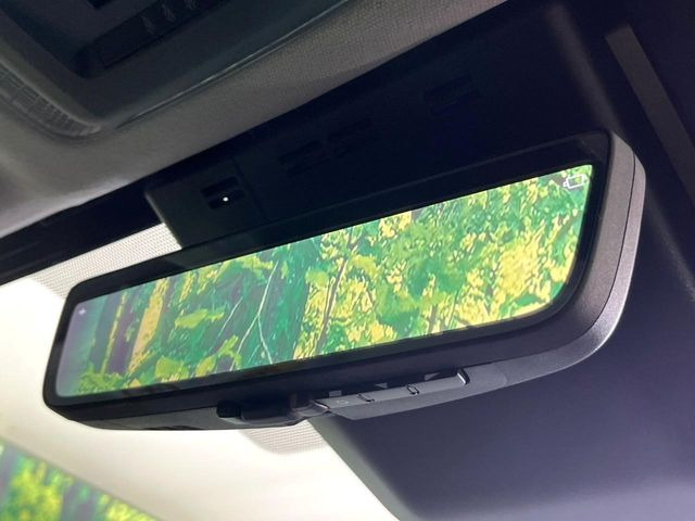 【デジタルインナーミラー】後席の大きな荷物や同乗者で後方が確認しづらい時でも安心!カメラが撮影した車両後方の映像をルームミラー内に表示。クリアな視界で状況の確認が可能です!