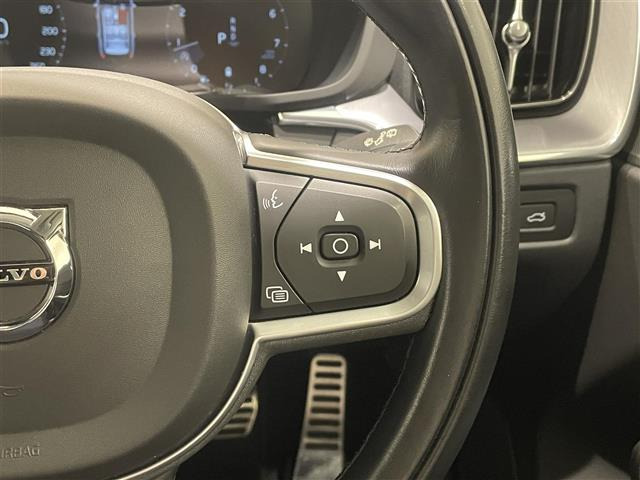XC60B5 AWD モメンタム 4WD