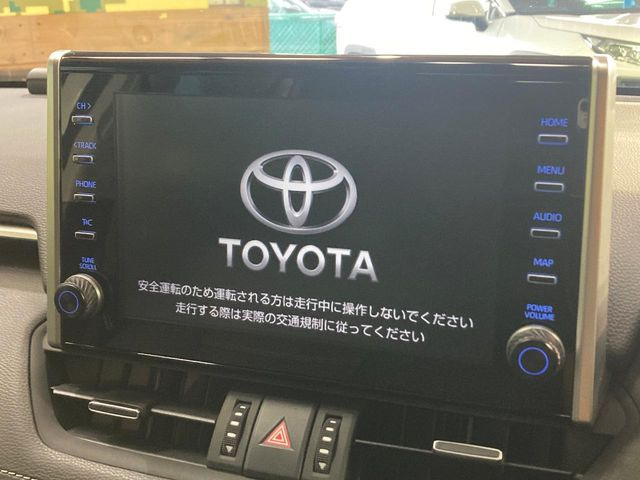 【9インチ ディスプレイオーディオ】大画面ディスプレイへお持ちのスマートフォンと連携して、ナビやbluetoothでの音楽再生が可能です♪デザインはもちろん操作性も良好!