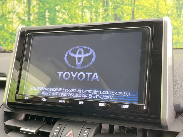 【純正ナビ】人気の純正ナビを装備。オーディオ機能も充実しており、Bluetooth接続すればお持ちのスマホやMP3プレイヤーの音楽を再生可能!毎日の運転がさらに楽しくなります!!