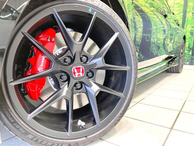 �y����19�C���`�A���~�z�C�[���z�O�ςɃ}�b�`���������A���~�z�C�[���𑕒����Ă���܂��B�e��ЊO�A���~�z�C�[����A�X�^�b�h���X�^�C�����戵�����Ă���܂��B���񂲑��k����������