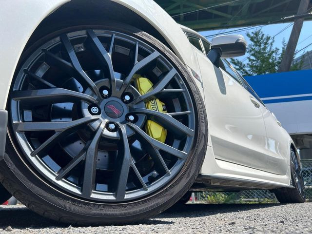 �y����19�C���`�A���~�z�C�[���z�O�ςɃ}�b�`���������A���~�z�C�[���𑕒����Ă���܂��B�e��ЊO�A���~�z�C�[����A�X�^�b�h���X�^�C�����戵�����Ă���܂��B���񂲑��k����������