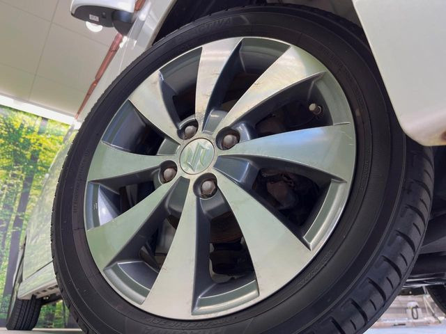 �y����15�C���`�A���~�z�C�[���z�O�ςɃ}�b�`���������A���~�z�C�[���𑕒����Ă���܂��B�e��ЊO�A���~�z�C�[����A�X�^�b�h���X�^�C�����戵�����Ă���܂��B���񂲑��k����������