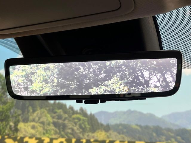 【デジタルインナーミラー】後席の大きな荷物や同乗者で後方が確認しづらい時でも安心!カメラが撮影した車両後方の映像をルームミラー内に表示。クリアな視界で状況の確認が可能です!