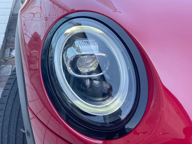 ��LED�w�b�h���C�g:��ԑ��s�����ǍD�Ȏ��E���m�ۂ����S���ĉ^�]�ł��鍂�P�xLED�w�b�h���C�g�𑕔�!�_�����x�������A����d�͂��}�����Ă��܂��B