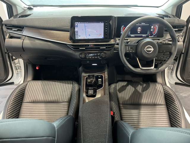 ノートオーラ1.2 G FOUR レザーエディション 4WD