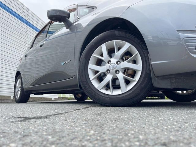 �y�����A���~�z�C�[���z�O�ςɃ}�b�`���������A���~�z�C�[���𑕒����Ă���܂��B�e��ЊO�A���~�z�C�[����A�X�^�b�h���X�^�C�����戵�����Ă���܂��B���񂲑��k����������