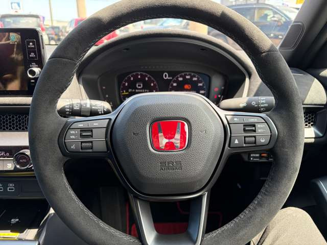 ☆展示場には高品質の中古車や新車が勢揃いです☆展示台数100台の大型展示場へ是非ご来店ください☆