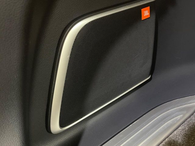 �yJBL�T�E���h�V�X�e���z���i�ʃT�E���h�V�X�e���𓋍ځB��p�̃`���[�j���O���{���ꂽ�召�l�X�ȃX�s�[�J�[����ǎ��ȃT�E���h���t�ł��A�Տꊴ���ӂ�鉹����Ԃ����o���܂��B