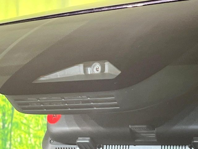 【トヨタセーフティセンス】走行中に前方の車両等を認識し、衝突しそうな時は警報とブレーキで衝突回避と被害軽減をアシスト。より安全にドライブをお楽しみいただけます。