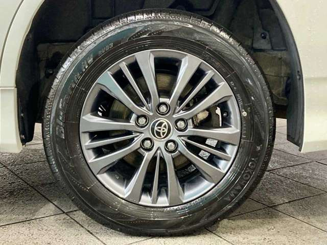 ヴォクシー1.8 ハイブリッド S-Z E-Four 4WD