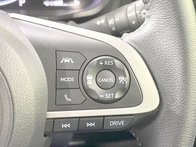 【アダプティブクルーズコントロール】高速道路での長距離走行が楽に!!自動で速度を保つクルーズコントロールが、衝突軽減システムと連携し、前方の車両を感知して車間を保つように速度調節してくれます!!