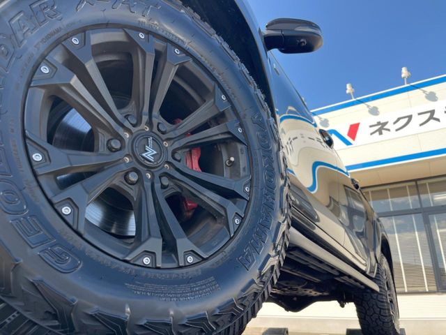 �y17�C���`�A���~�z�C�[���z�O�ςɃ}�b�`�����A���~�z�C�[���𑕒����Ă���܂��B�e��A���~�z�C�[����A�X�^�b�h���X�^�C�����戵�����Ă���܂��B���񂲑��k����������