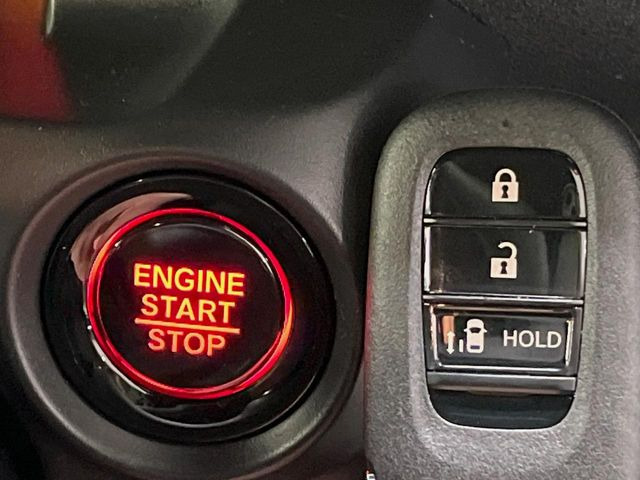 �yHonda�X�}�[�g�L�[�z�J�o����|�P�b�g�ɓ��ꂽ�܂܂ł��h�A�̎{���E�������\�ȃX�}�[�g�L�[�𑕔��B�G���W���̃I���E�I�t�����J�M�����o���K�v����������Ƃ��Ă��֗��ł���